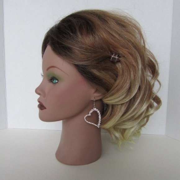 White Crystals Heart Shape Fashion Earrings - Picture 7 of 9